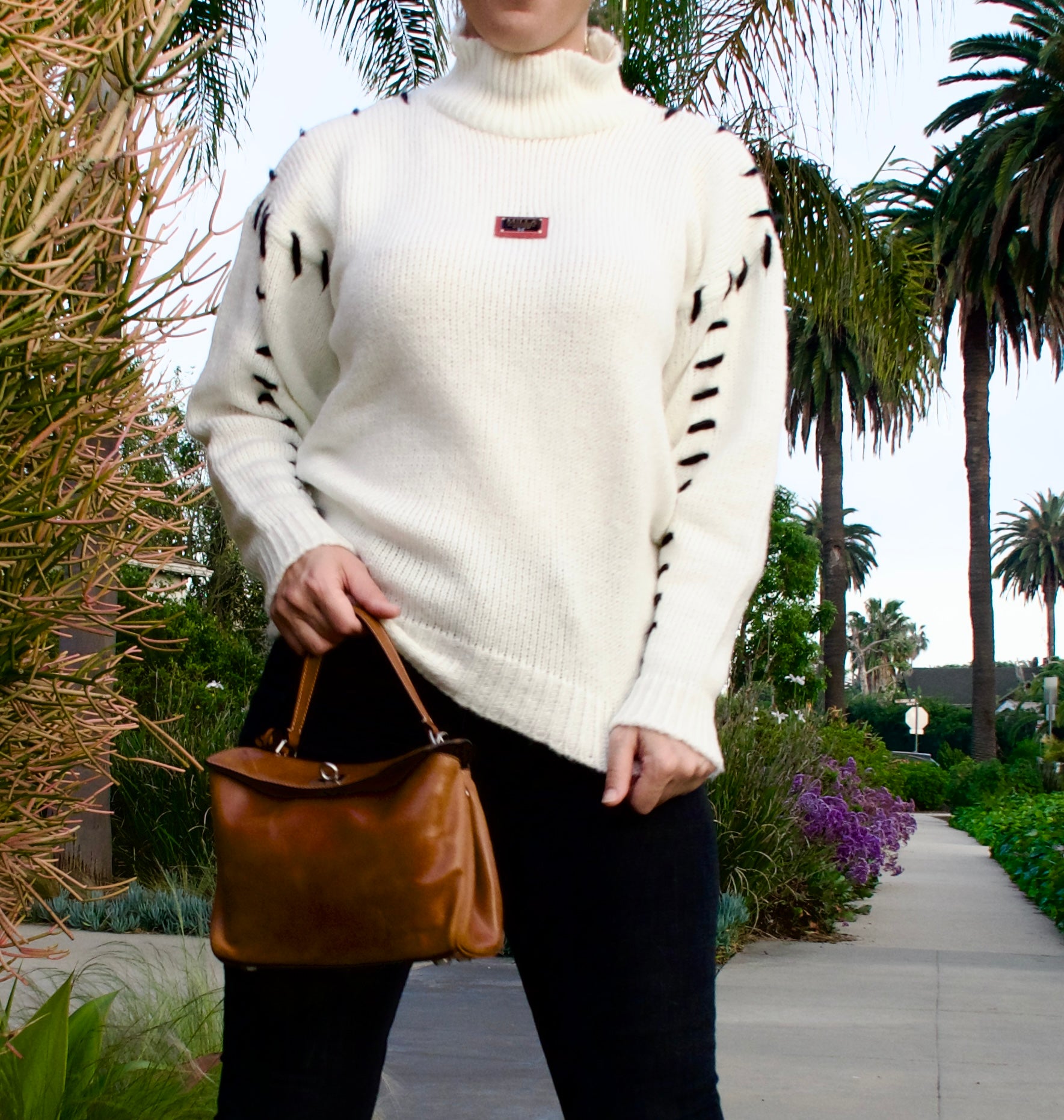 MiLLA ALEXANDRA Signature contrast stitch sweater in White Soft Knitwear Statement