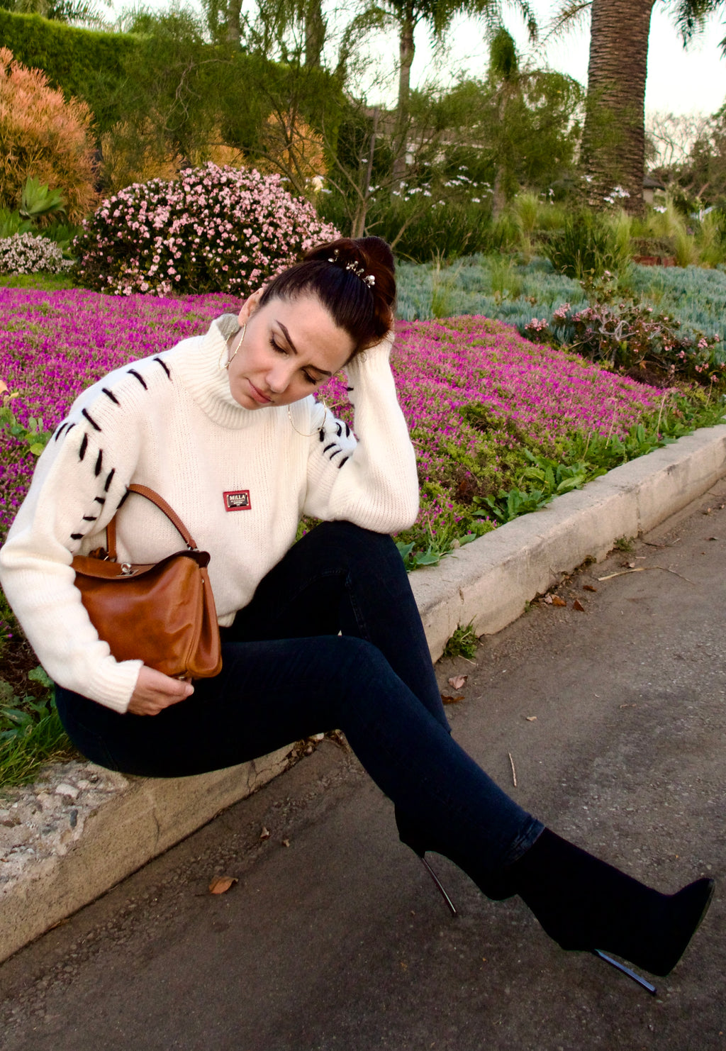 MiLLA ALEXANDRA Signature contrast stitch sweater in White Soft Knitwear Statement
